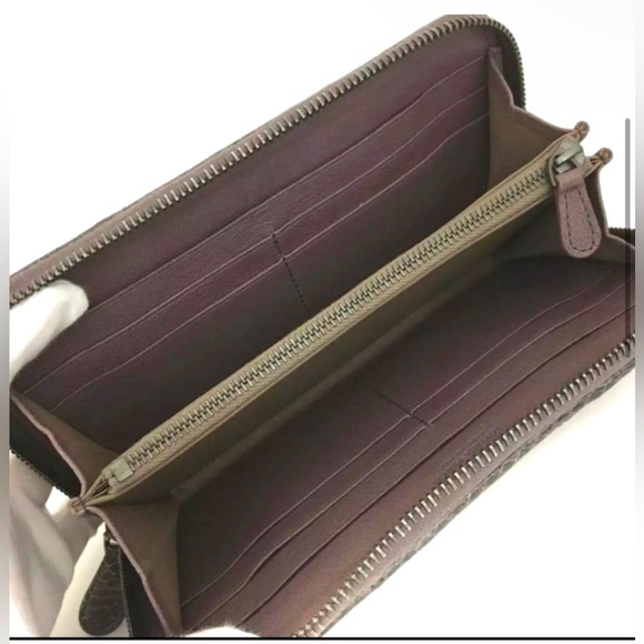 Bottega Veneta Intrecciato Lambskin Zip
Around Long Wallet EUC - Picture 5 of 8
